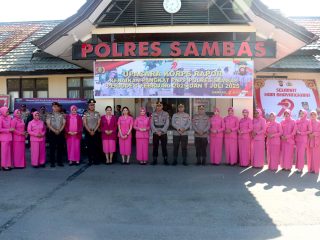 Kapolres Sambas Pimpin Upacara Korps Rapor Kenaikan Pangkat Personel Polres Sambas