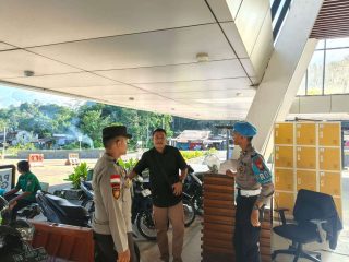 Hadir di Tengah Masyarakat, Patroli Perintis Kota Polsek Entikong Jaga Wilayah Tetap Kondusif