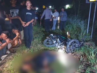 Motor Keluar Jalur Setelah Tikungan di Sekayam, Satu Korban Meninggal Dunia