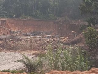 Tambang Emas Diduga Ilegal Muncul di Tembawang Bale, Hanya 10 Meter dari Jalan Poros