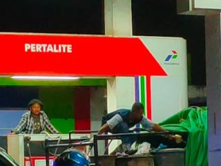 SPBU 64.788.018 Ketapang Diduga Bebas Layani Pengisian Drum, Warga Desak Kapolda Kalbar Tindak Tegas