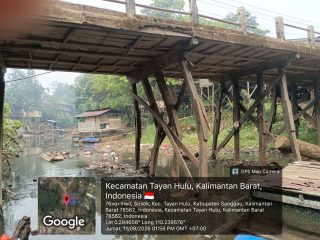 Kerusakan Struktur Bangunan Panggung di Tayan Hulu Sanggau Jadi Sorotan,Kondisi Jembatan Penghubung Dusun Tabat , Sekayu dan Dusun Sosok 1